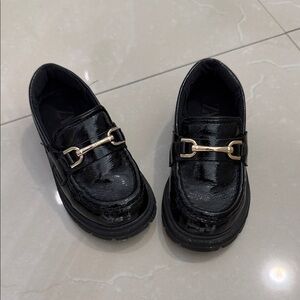 Zara Kids Black “leather” loafers. Size 24
